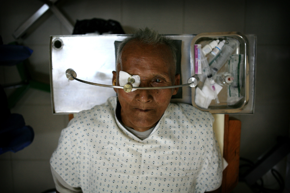 Behind every successful surgery is a team of skilled health workers. In Cambodia, eye teams were providing cataract surgery to people who had often faced significant barriers to accessing care.