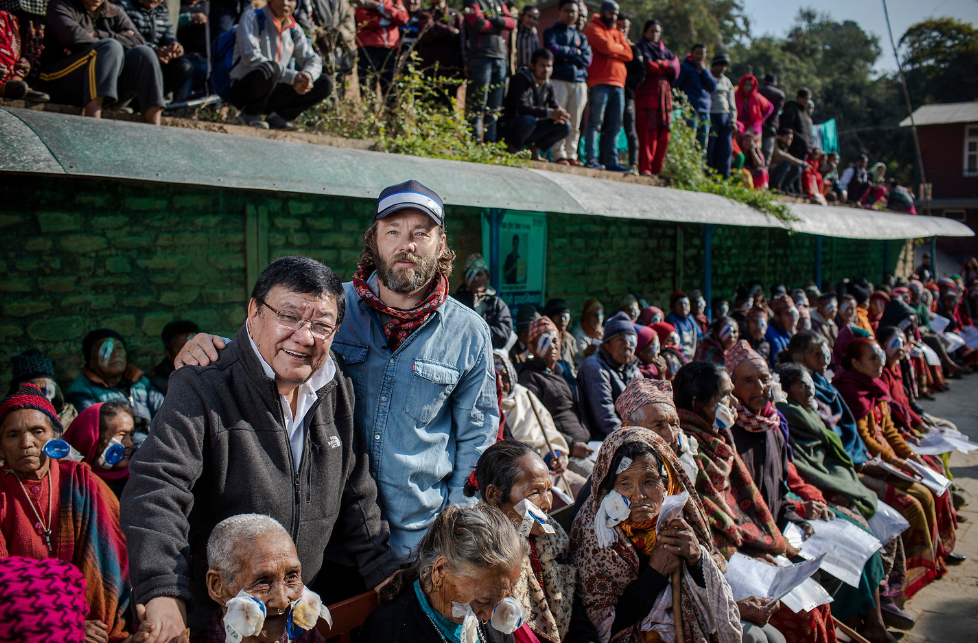 Foundation Global Ambassador Joel Edgerton visits an eye camp in Manthali, Nepal, where around 150 people received sight-restoring surgery. Led by Dr Sanduk Ruit and the Tilganga team, the camp brought essential eye care to a rural community.