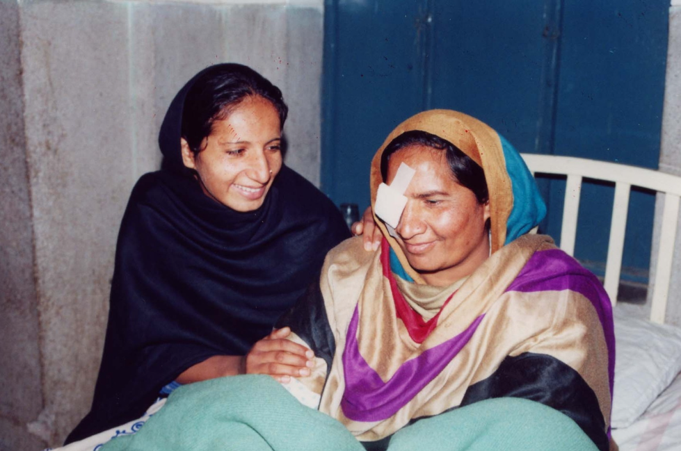A million lenses, a million opportunities to see again. Zubaida Bibi became the recipient of the one millionth Fred Hollows intraocular lens in Pakistan after cataract had left her blind.