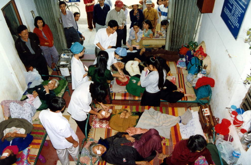 A busy ward at the Quang Nam Da Nang Eye Centre reflects the growing demand for accessible eye care, and the importance of building services that could meet that need.