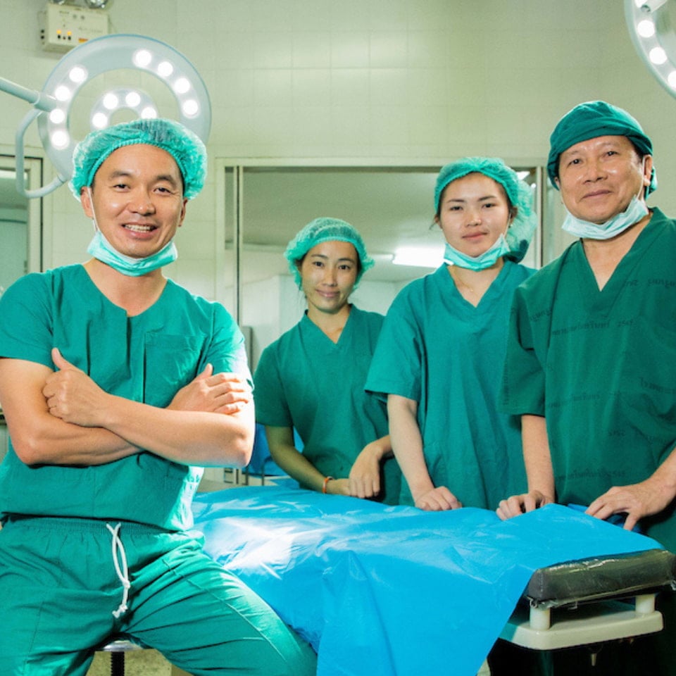 Laos-DrPhetsamone_doctors-960x960.jpg