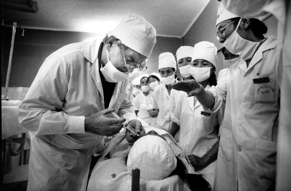 Fred Hollows performing eye surgery in Vietnam