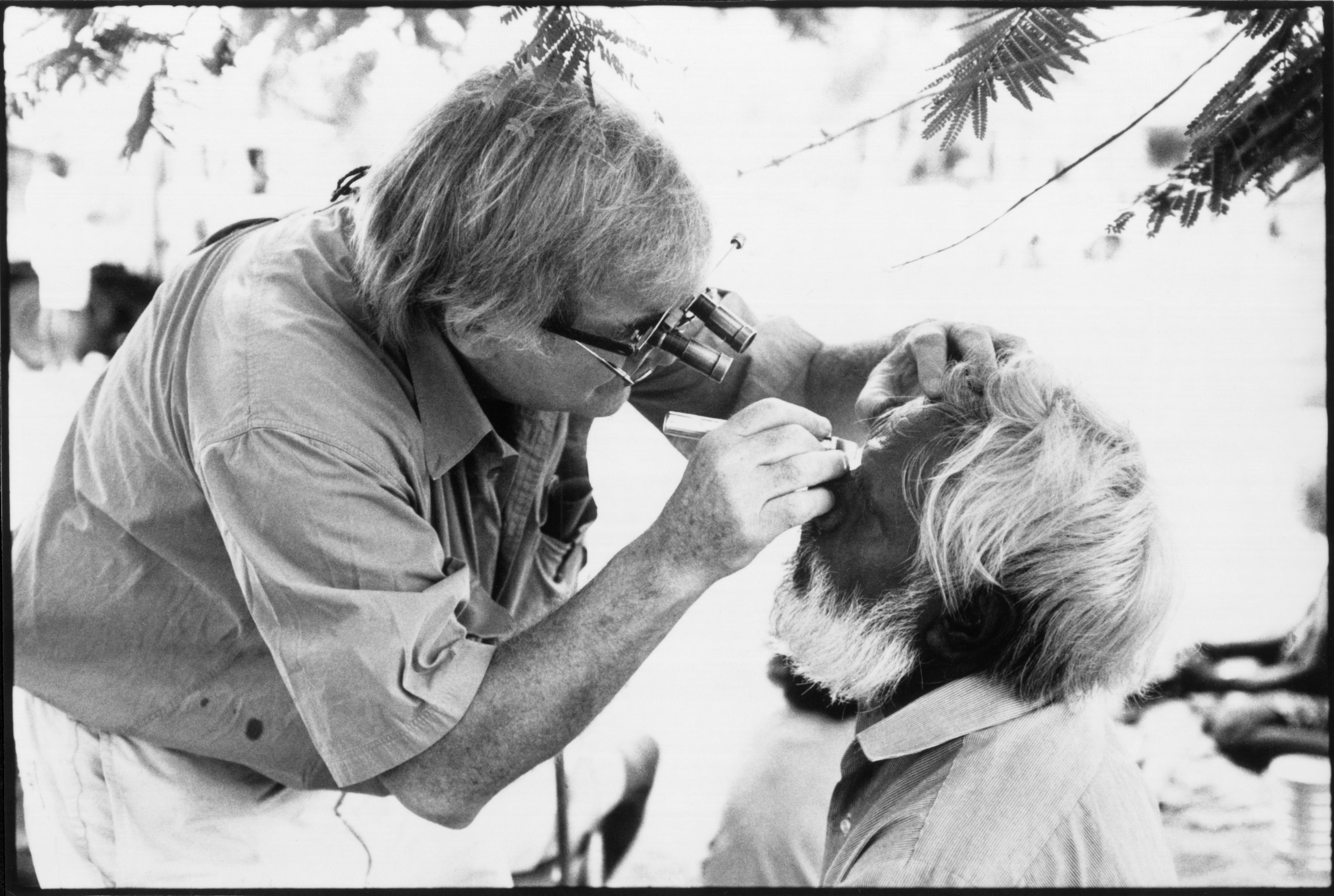 Fred Hollows with an indigenous patient in the 1990s