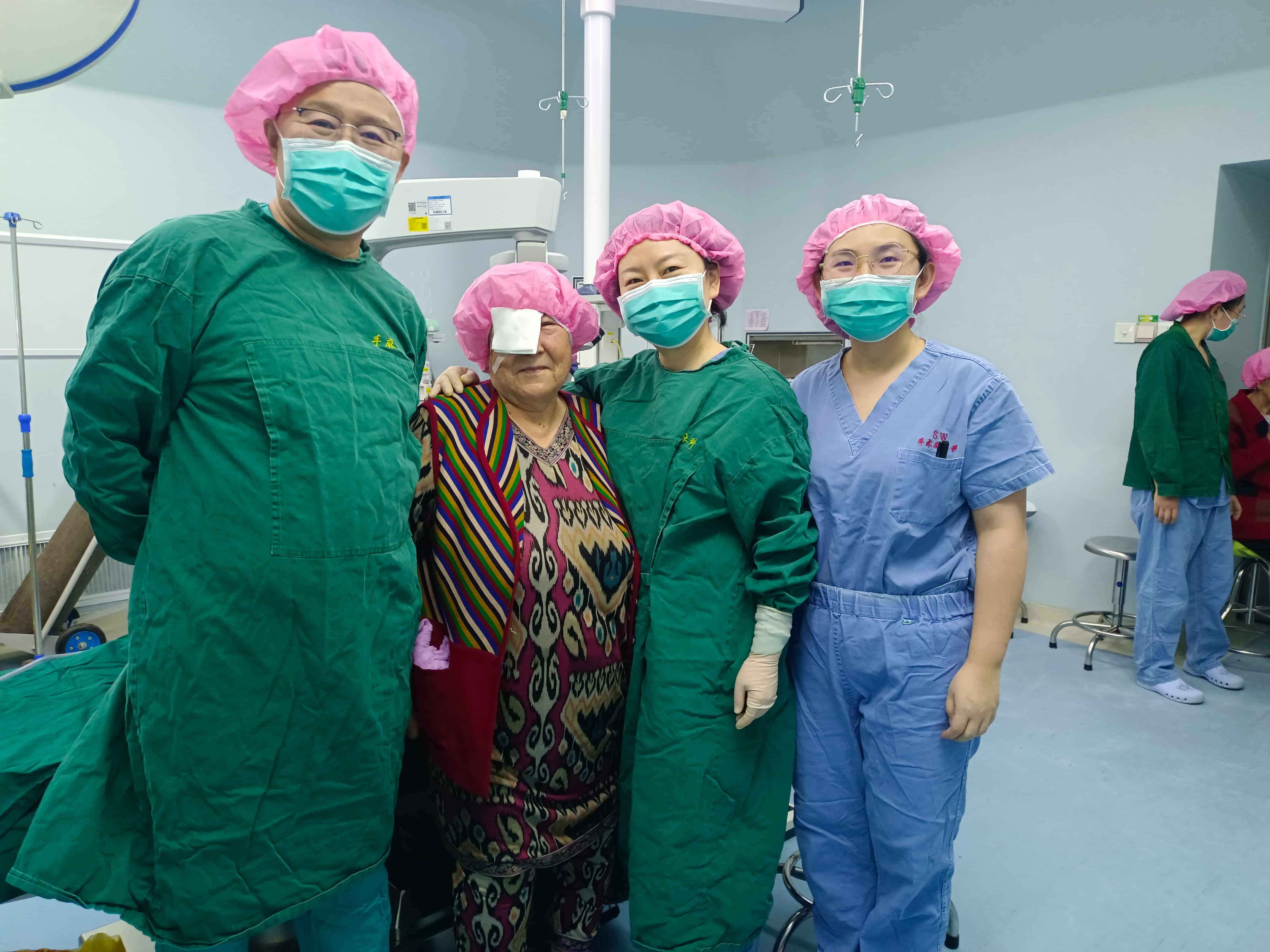 Cataract surgery training in ShaWan city