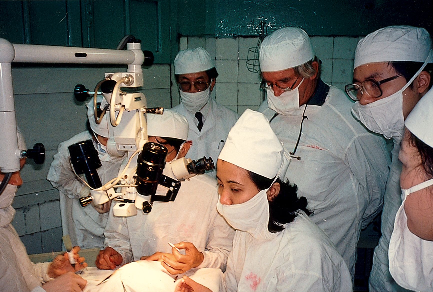 Fred Hollows training modern cataract techniques in Vietnam, 1992
