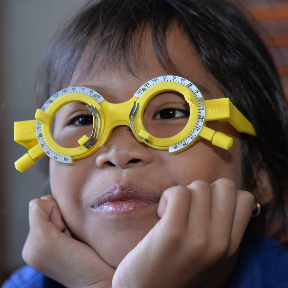 cambodia-2016_glasses_vann_960x960px.png