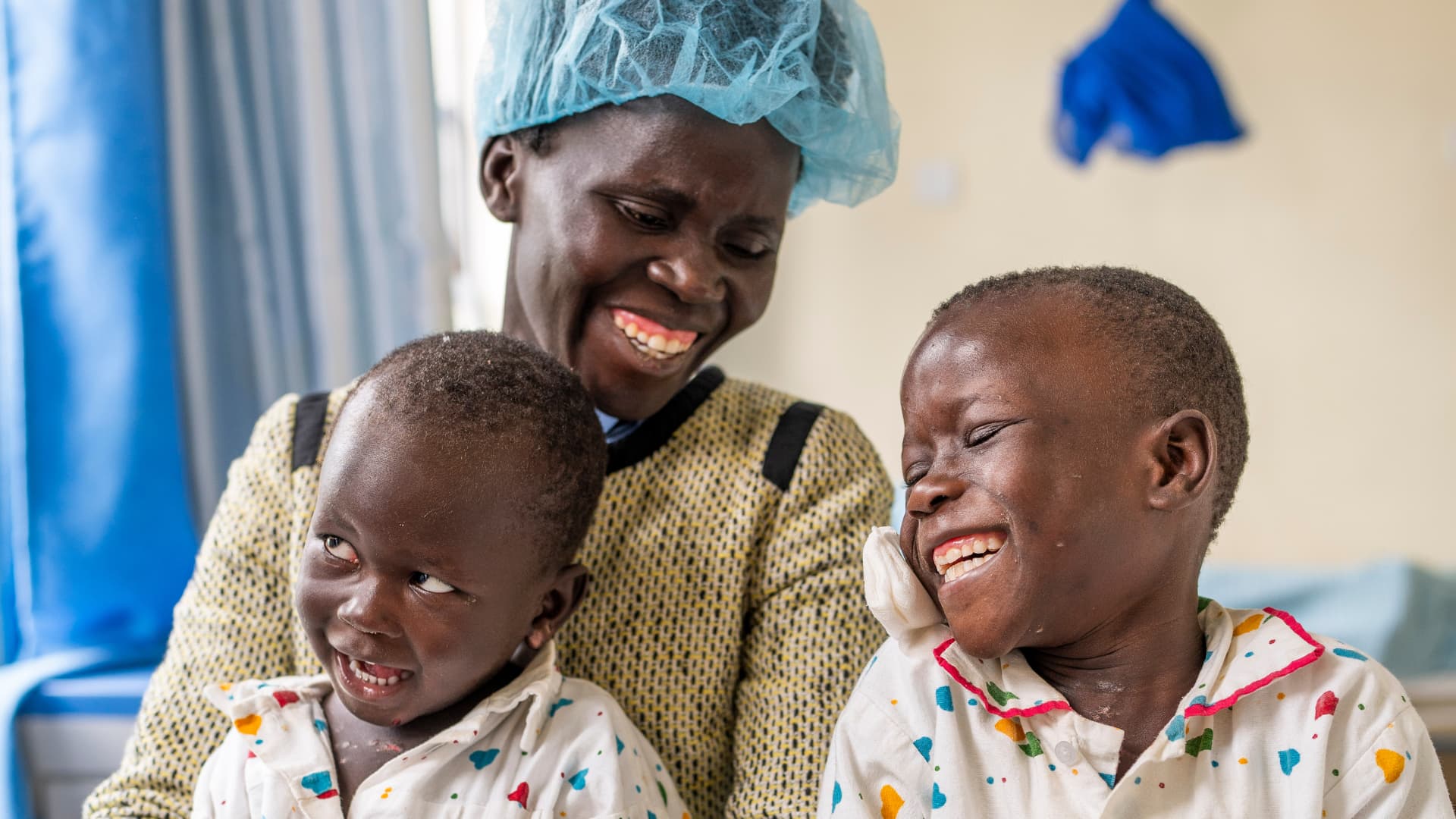 kenya-2024_eveline-with-kids_1920x1080px.jpg