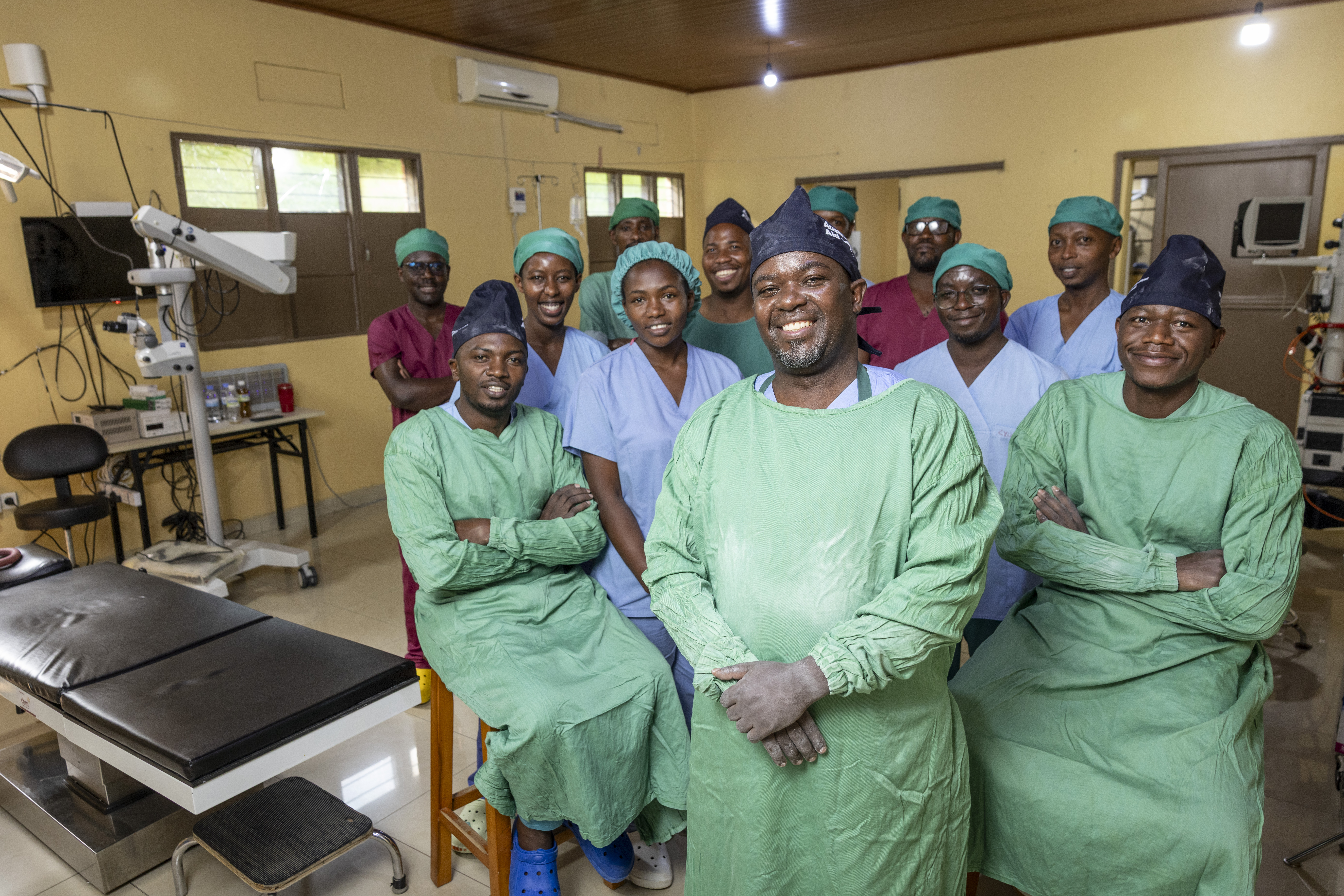 rwanda-2025_dr-theophile-team-revise_7984x5382px.jpg