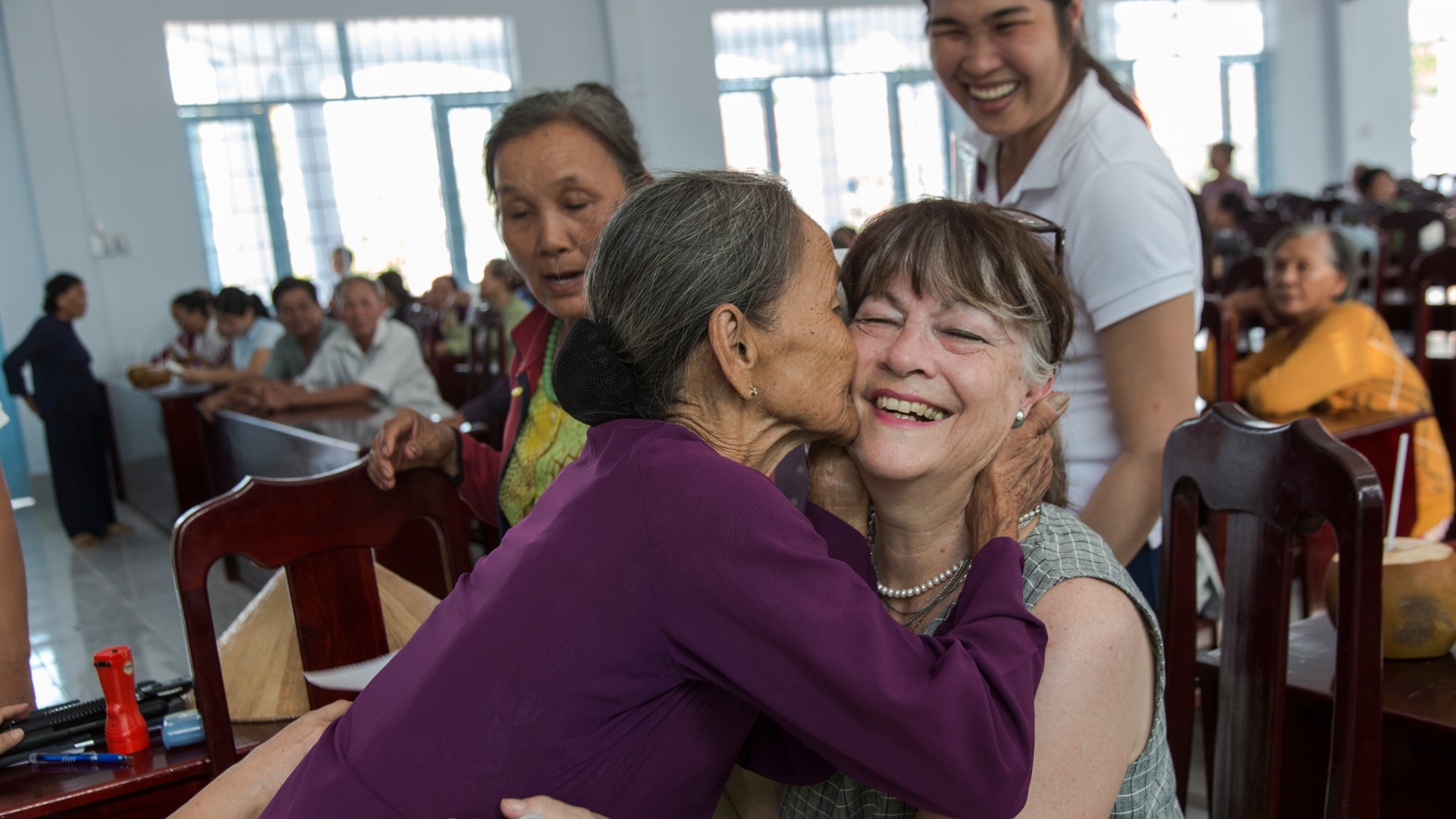 vietnam-2016_gabi-hollows-kiss_1920x1080px.png